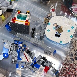 Lot Lego space pieces & mini figures